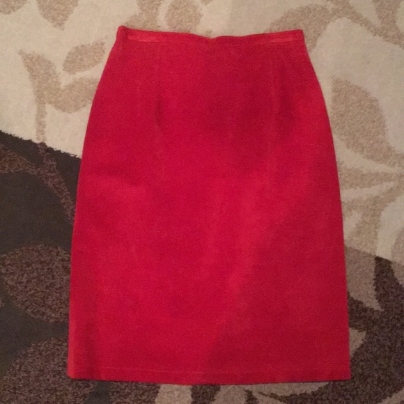 Ann Taylor size for leather skirt - Picture 3 of 6